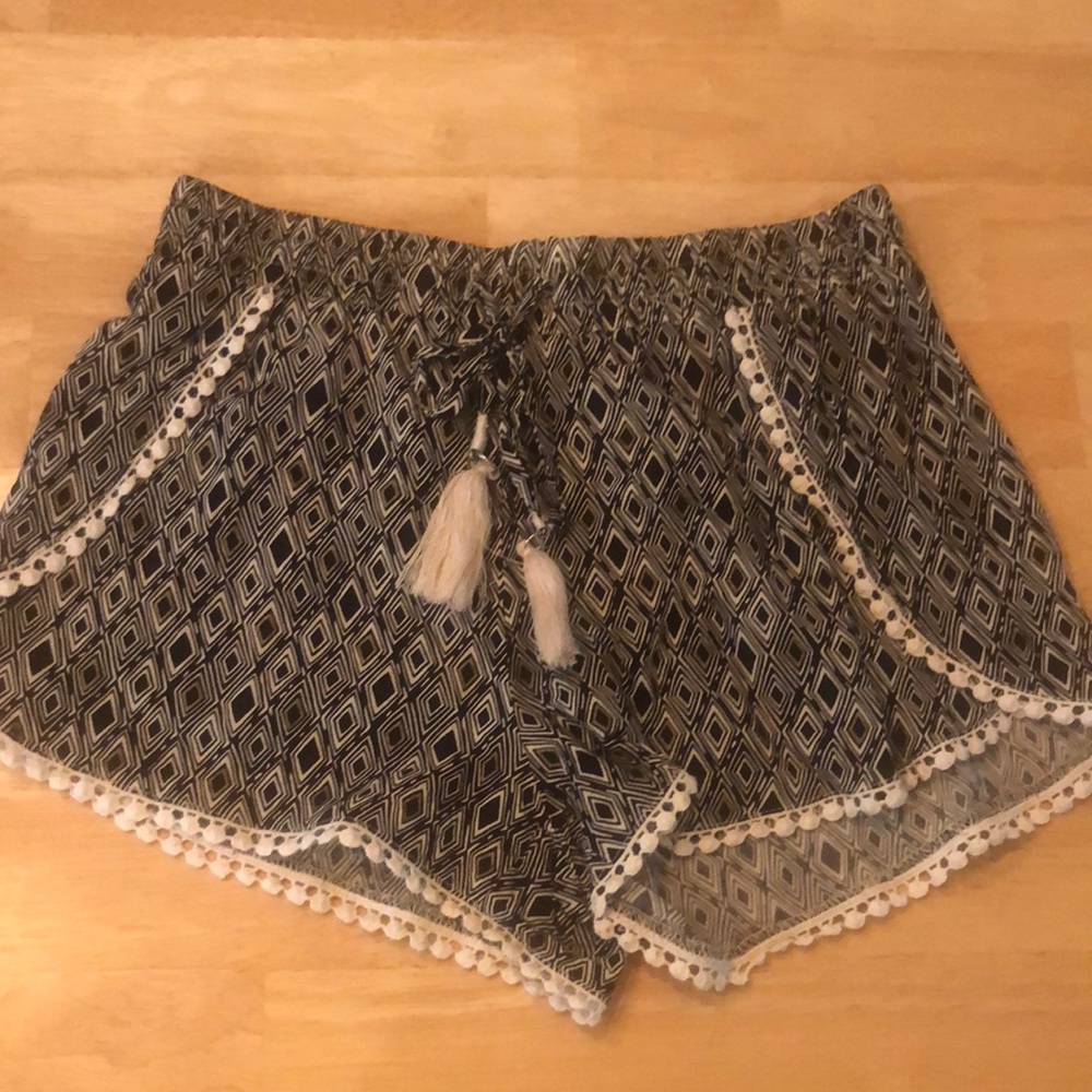 Atmosphere size 0 woman’s shorts.